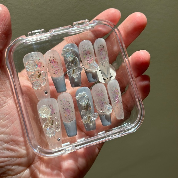 Press On Nail size M - Picture 2 of 3